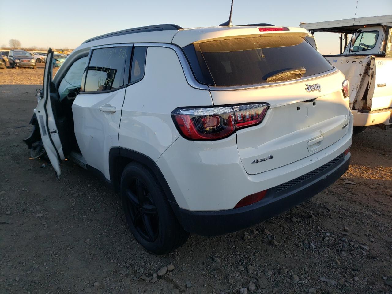 Photo 3 from auction – 2019 JEEP COMPASS LA with VIN 3C4NJDBB6KT850018