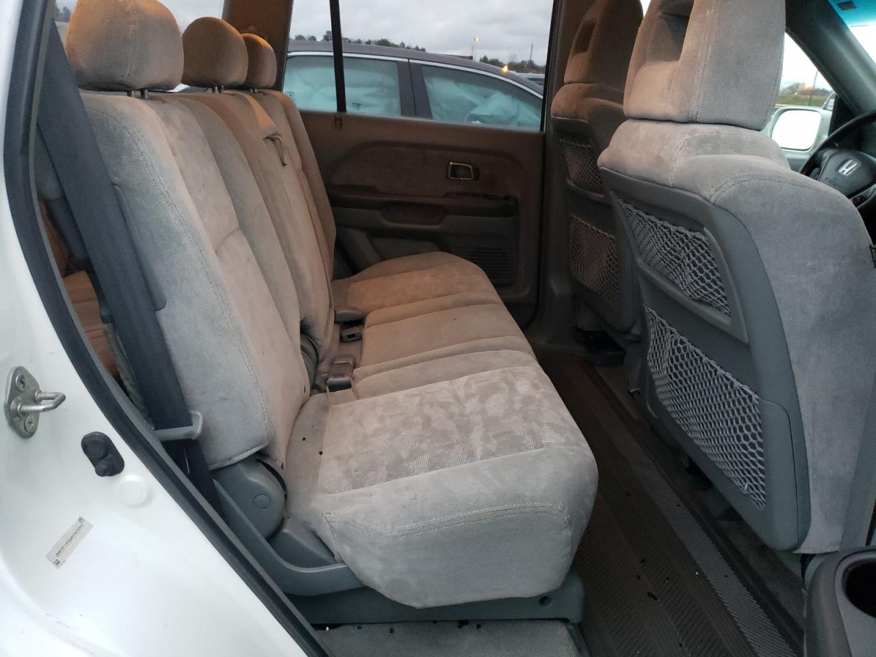 Photo 6 from auction – 2004 HONDA PILOT EX with VIN 2HKYF18464H541853