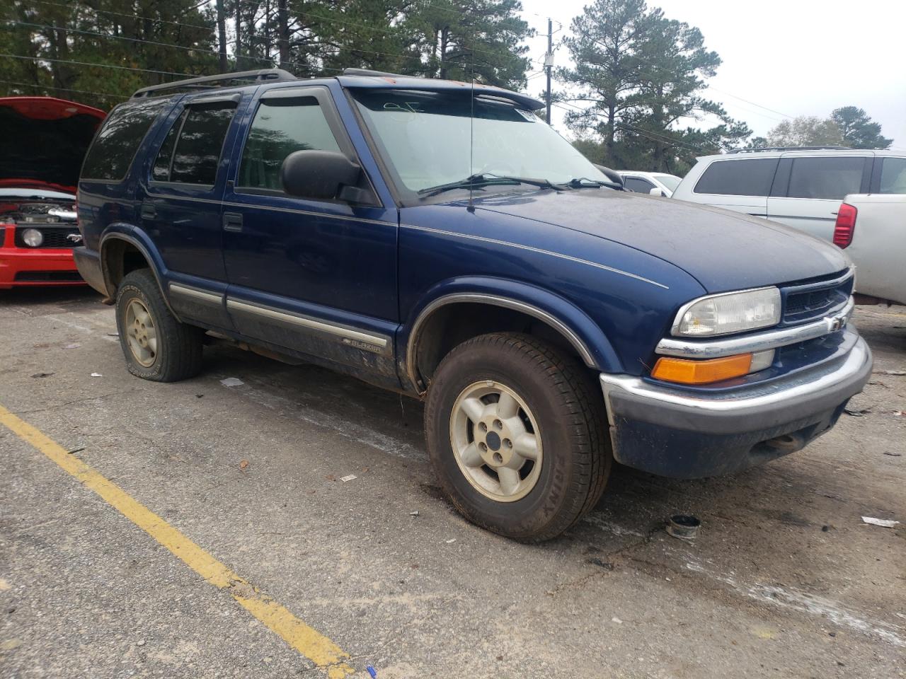 CHEVROLET BLAZER 2001 with VIN 1GNDT13WX12131027 - Photo from auction