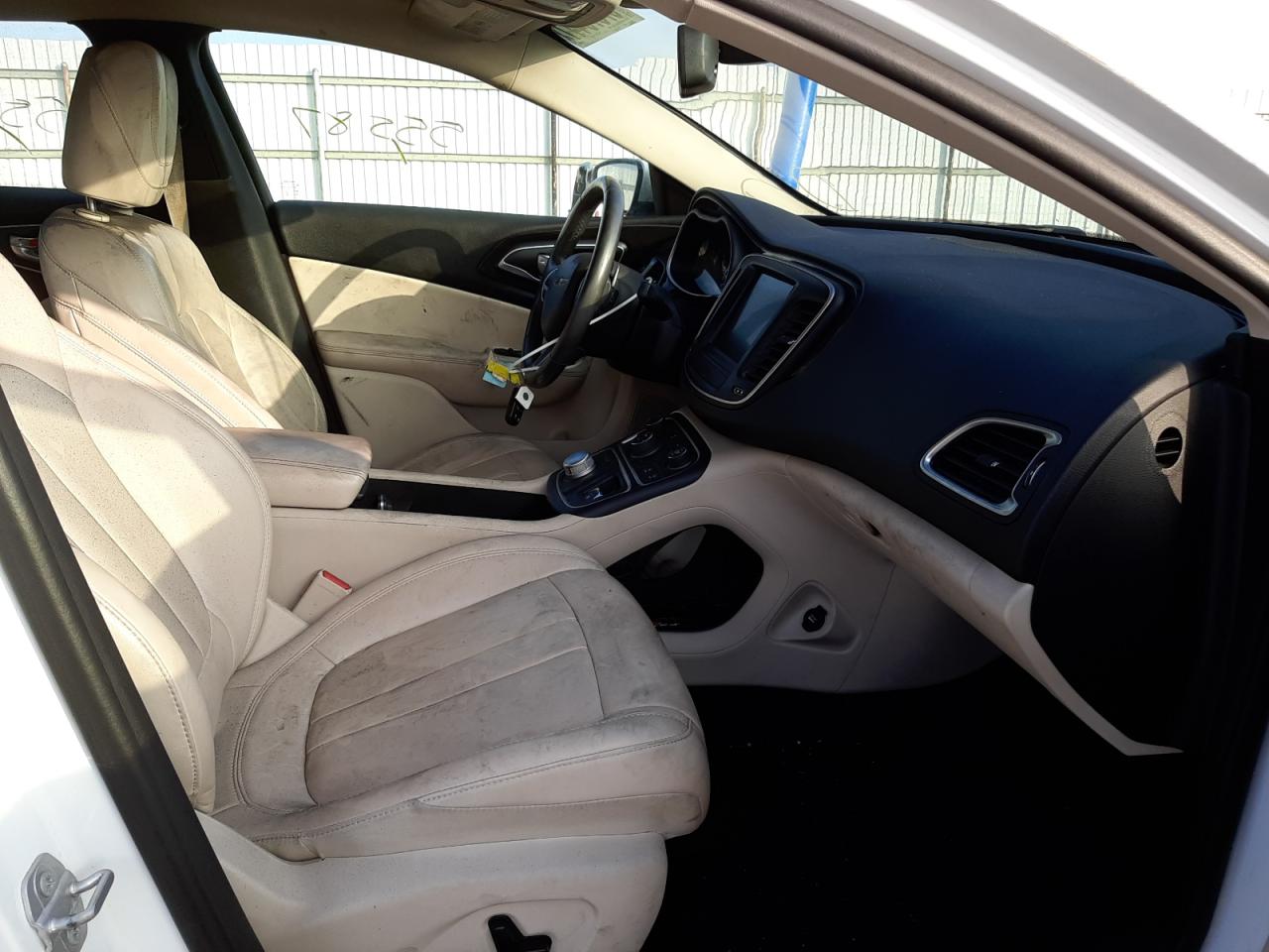 Photo 5 from auction – 2015 CHRYSLER 200 C with VIN 1C3CCCCG9FN642795