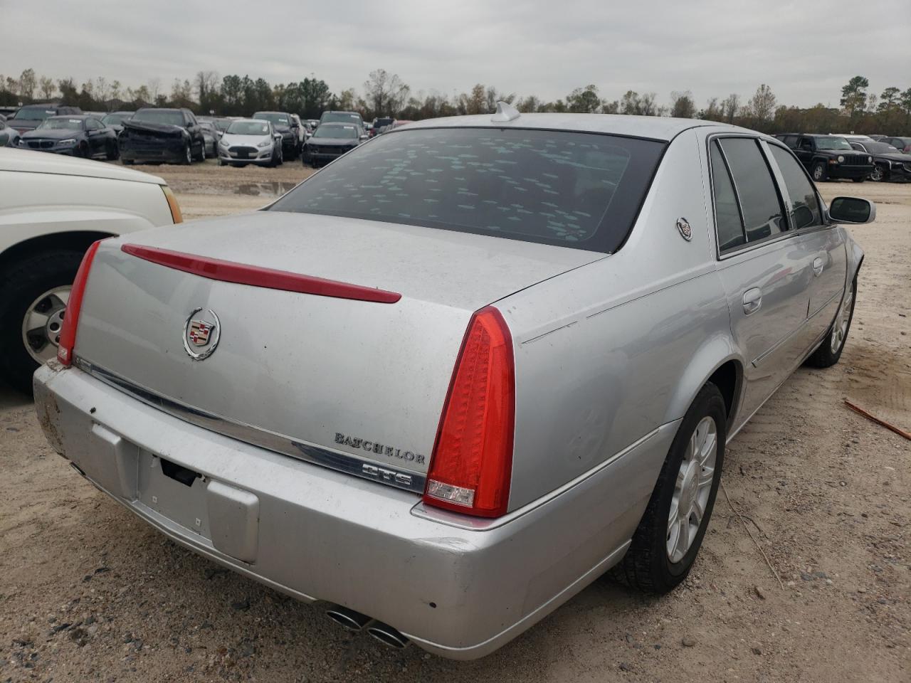 Photo 4 from auction – 2011 CADILLAC DTS with VIN 1G6KA5E66BU120495