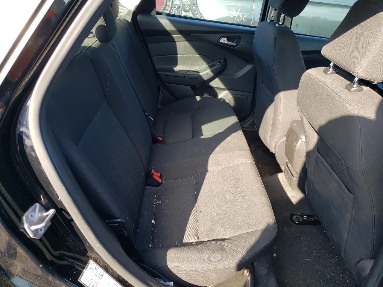 Photo 6 from auction – 2016 FORD FOCUS SE with VIN 1FADP3F2XGL286445