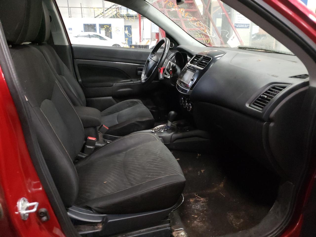 Photo 5 from auction – 2015 MITSUBISHI OUTLANDER with VIN 4A4AP4AU6FE027295