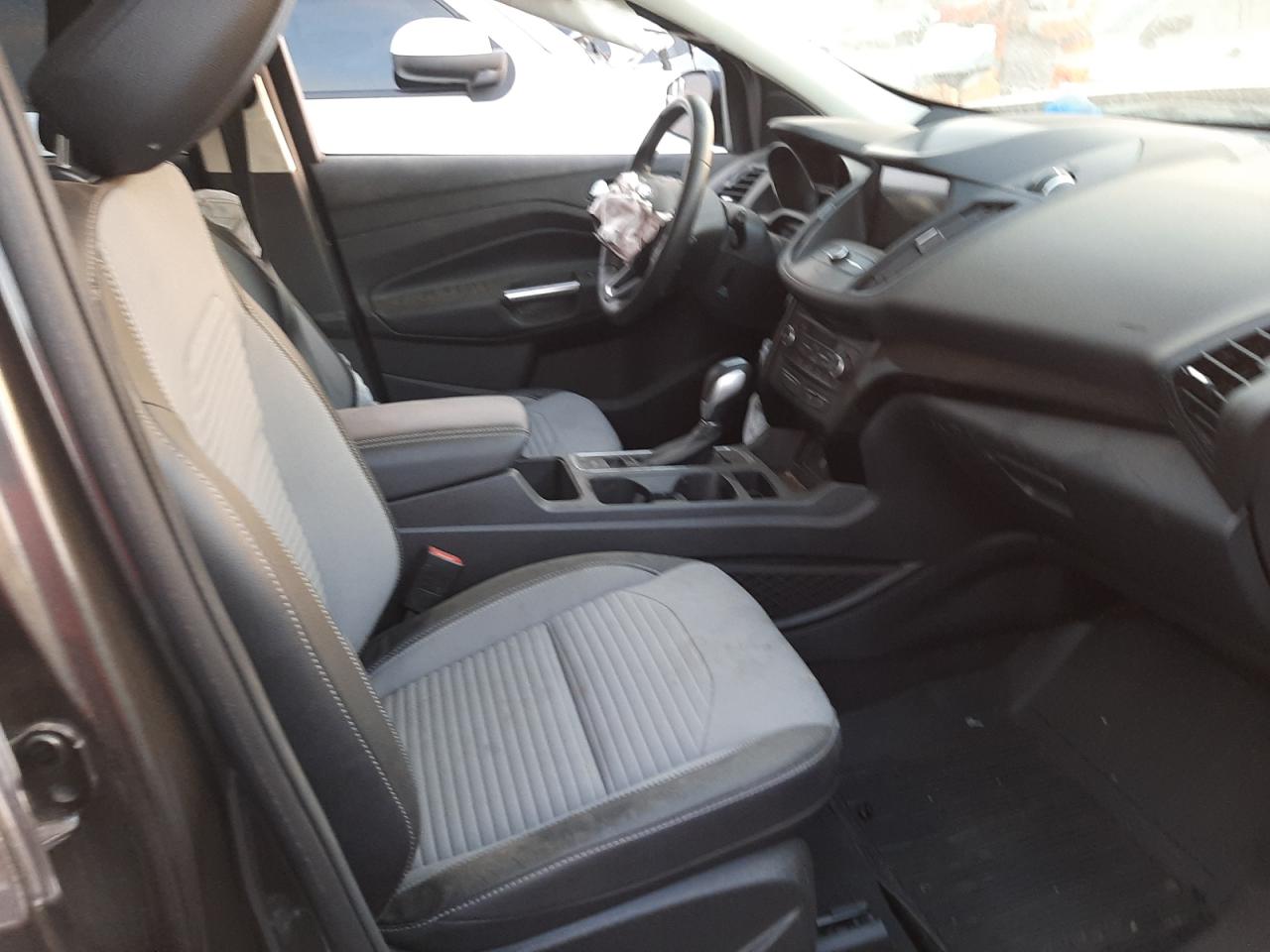 Photo 5 from auction – 2019 FORD ESCAPE SE with VIN 1FMCU9GD0KUC27565