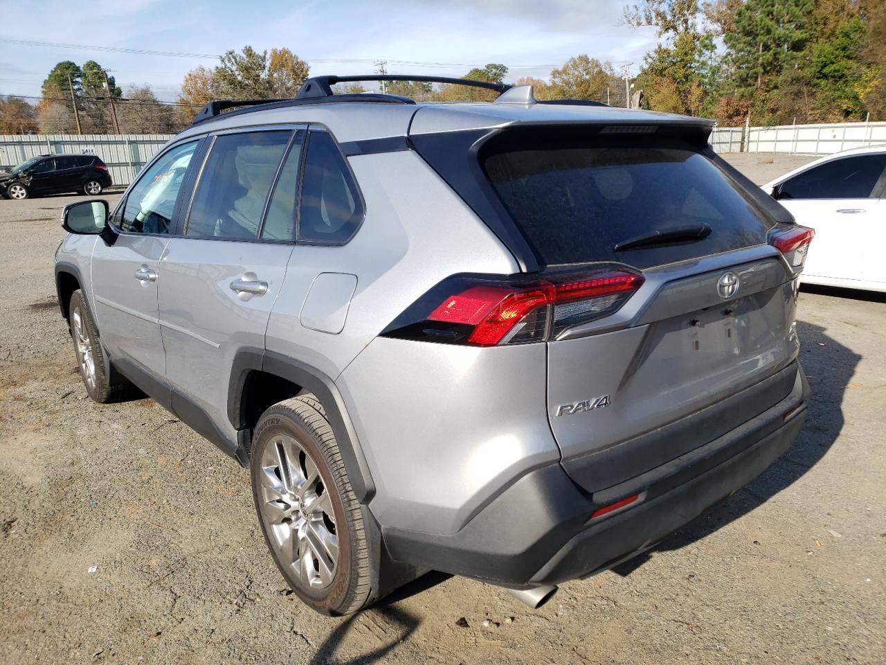 Photo 3 from auction – 2021 TOYOTA RAV4 XLE P with VIN 2T3A1RFV2MC173725