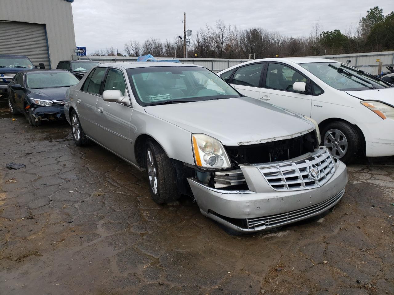 CADILLAC DTS 2008 with VIN 1G6KD57998U161789 - Photo from auction