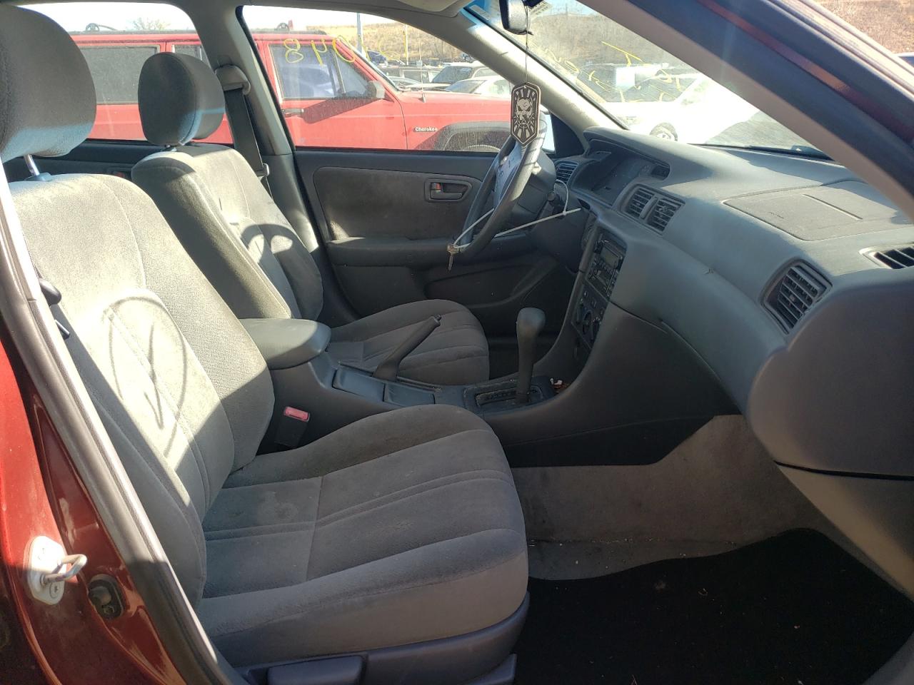 Photo 5 from auction – 2000 TOYOTA CAMRY with VIN 4T1BG22K5YU007458