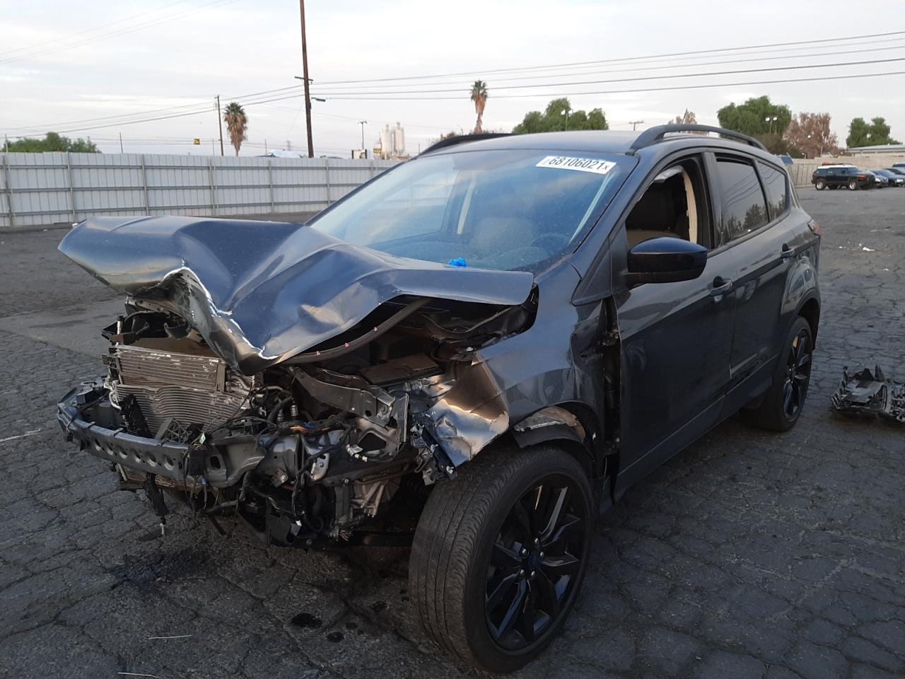 Photo 2 from auction – 2019 FORD ESCAPE SE with VIN 1FMCU9GD0KUC27565