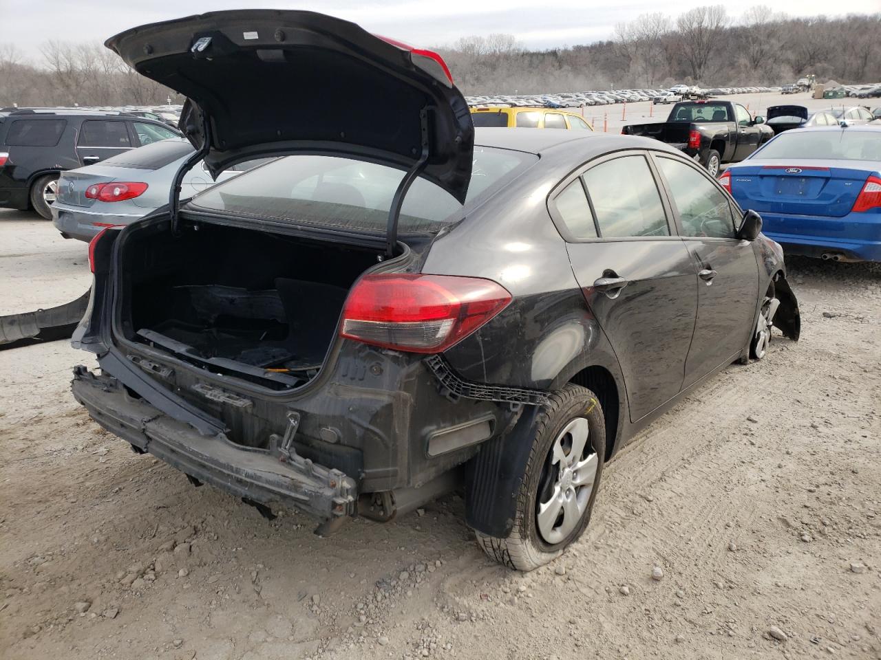 Photo 4 from auction – 2017 KIA FORTE LX with VIN 3KPFK4A71HE082444