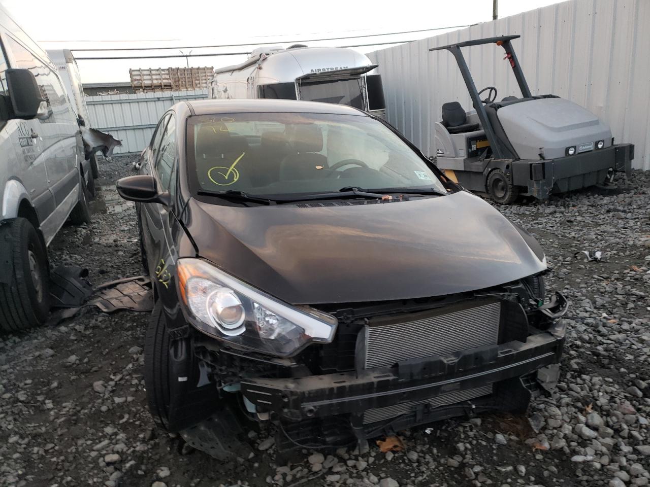 Photo 9 from auction – 2015 KIA FORTE LX with VIN KNAFK4A60F5400230