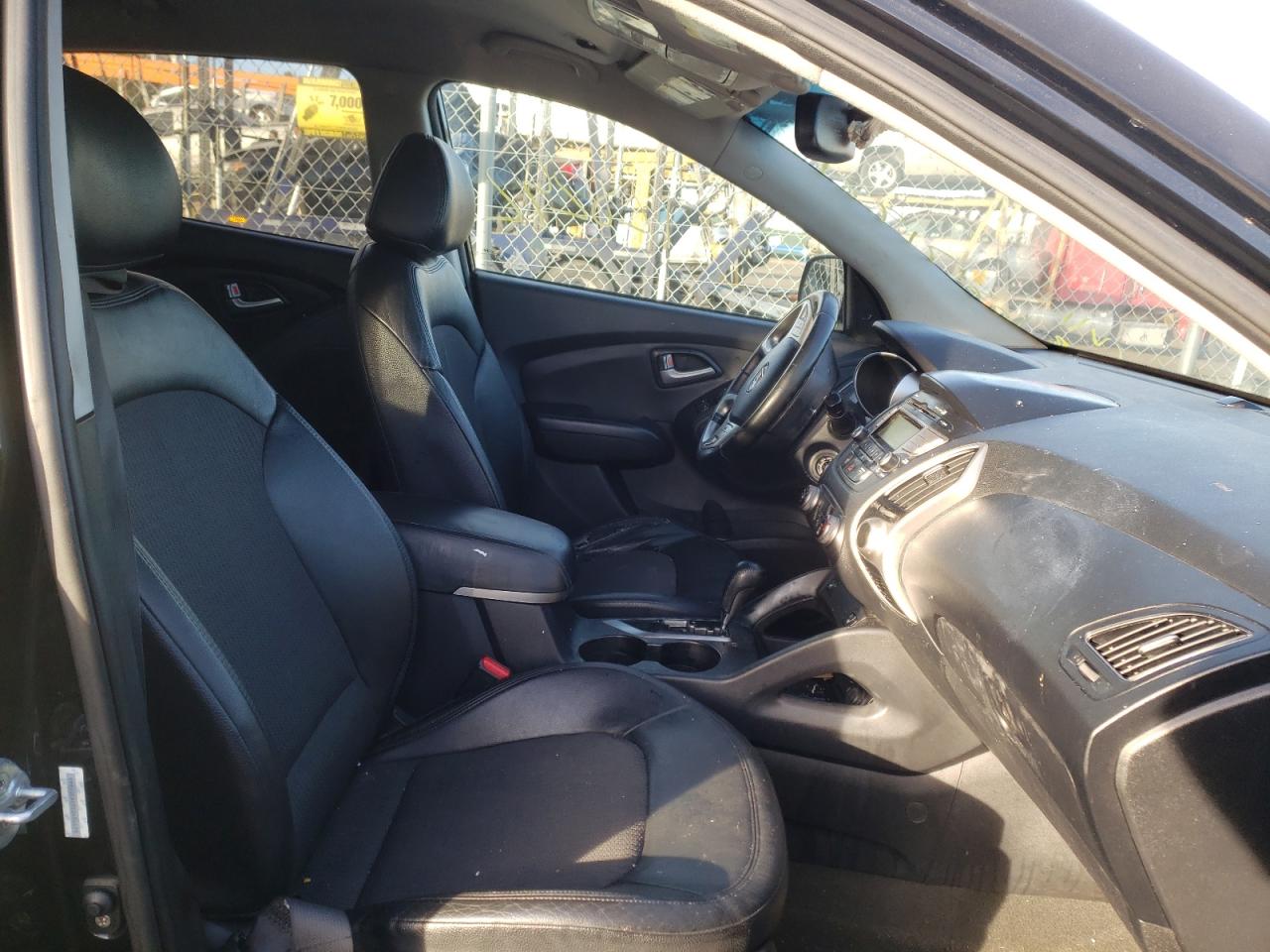 Photo 5 from auction – 2012 HYUNDAI TUCSON GLS with VIN KM8JUCAC0CU404475