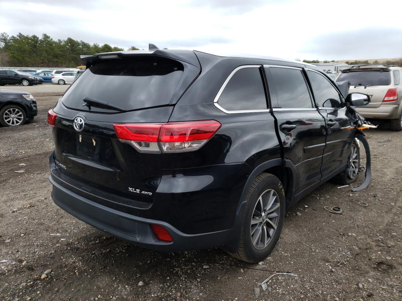Photo 4 from auction – 2019 TOYOTA HIGHLANDER with VIN 5TDJZRFH6KS928357