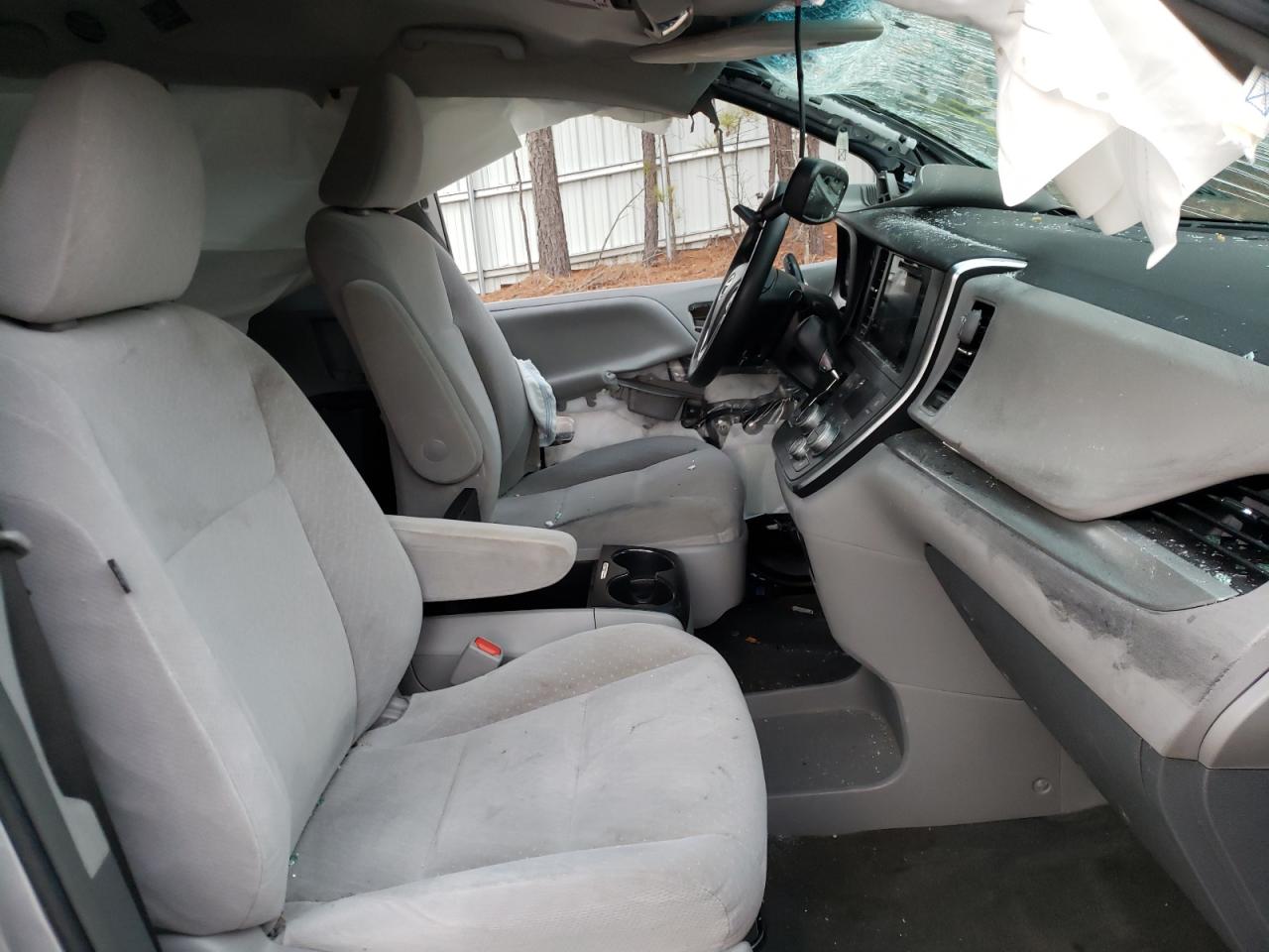 Photo 5 from auction – 2017 TOYOTA SIENNA with VIN 5TDKZ3DC0HS799467