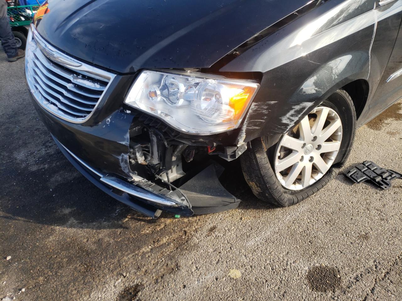 Photo 9 from auction – 2016 CHRYSLER TOWN & COU with VIN 2C4RC1BG7GR286797