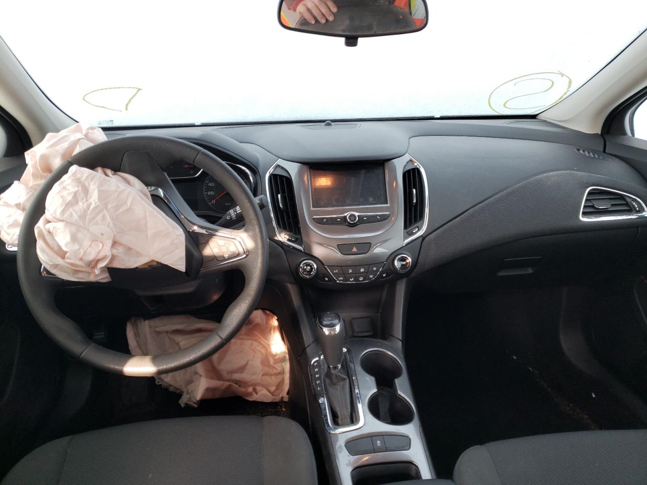 Photo 9 from auction – 2018 CHEVROLET CRUZE LT with VIN 3G1BE6SM4JS520265