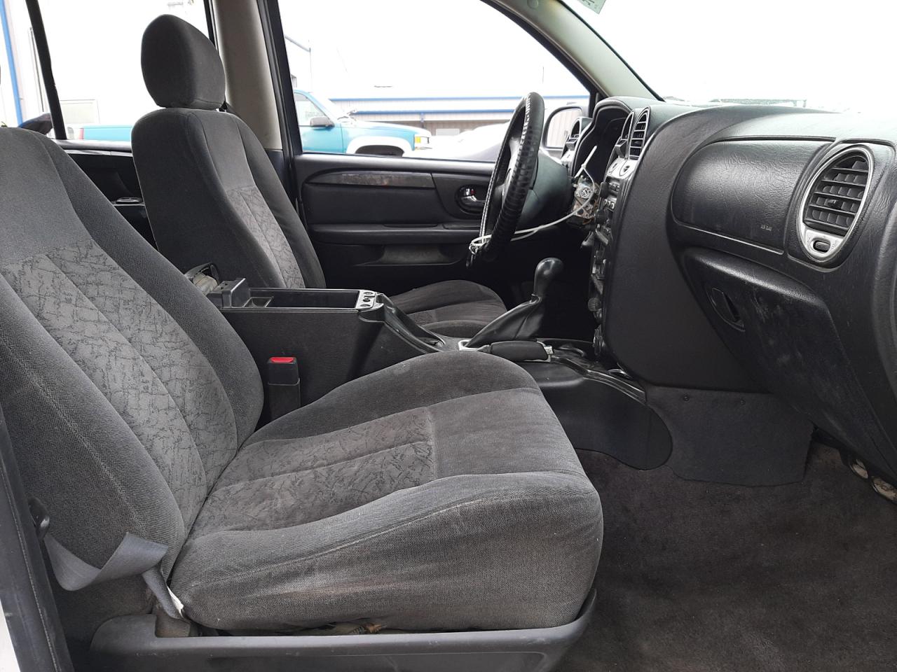 Photo 5 from auction – 2005 GMC ENVOY with VIN 1GKDT13S852137554