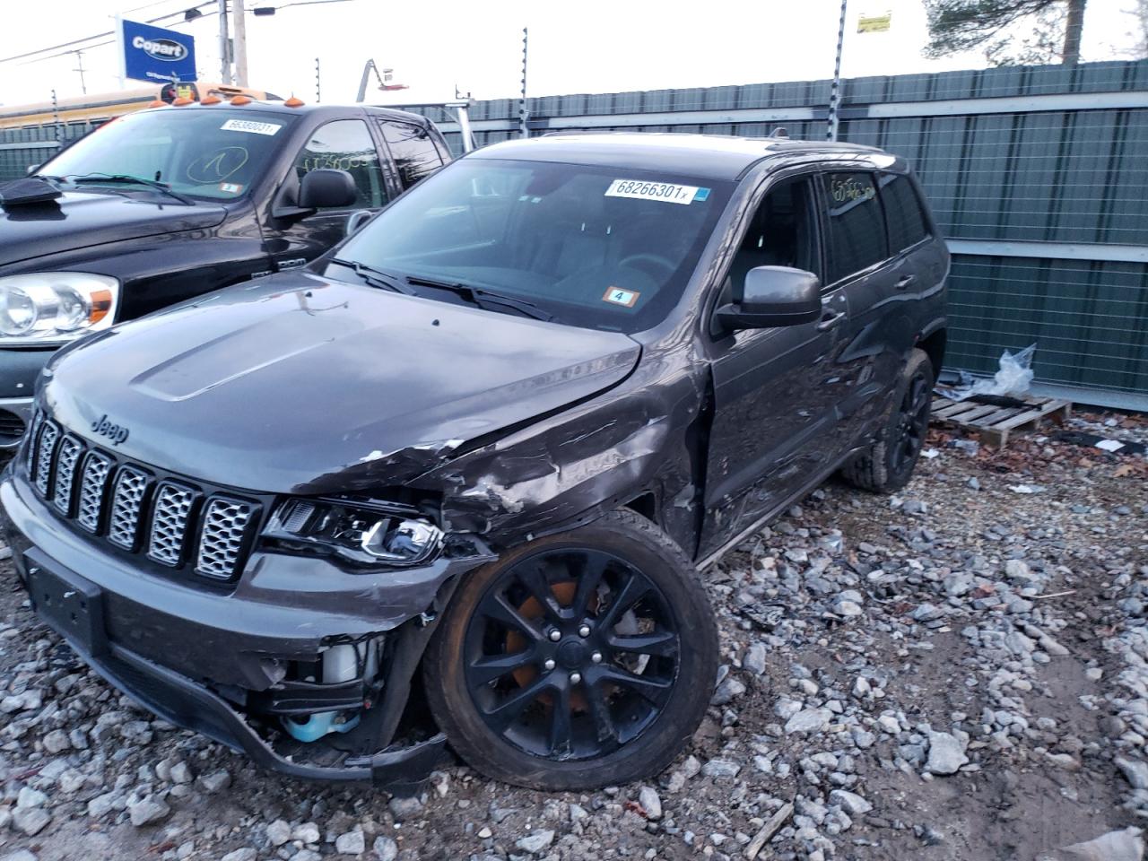 Photo 3 from auction – 2017 JEEP GRAND CHER with VIN 1C4RJFAGXHC853177