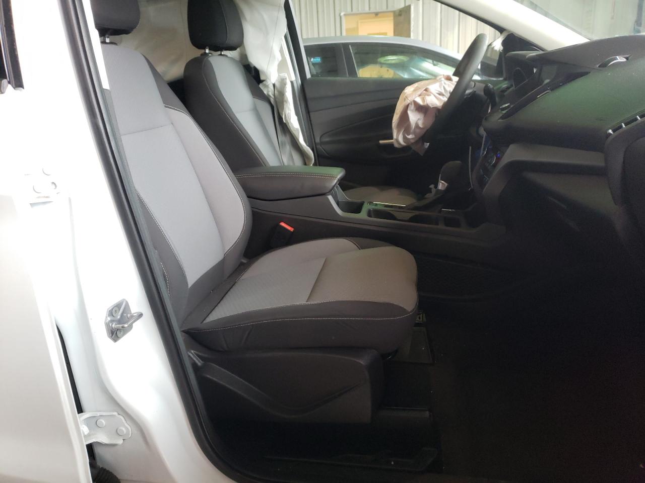 Photo 5 from auction – 2017 FORD ESCAPE SE with VIN 1FMCU9G90HUC83705