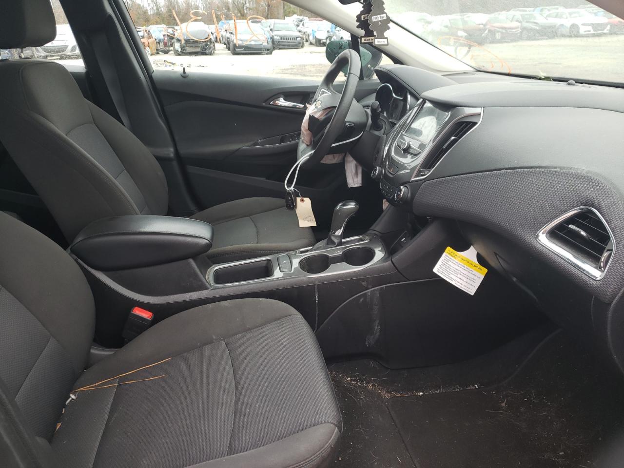 Photo 5 from auction – 2018 CHEVROLET CRUZE LT with VIN 1G1BE5SM2J7246797