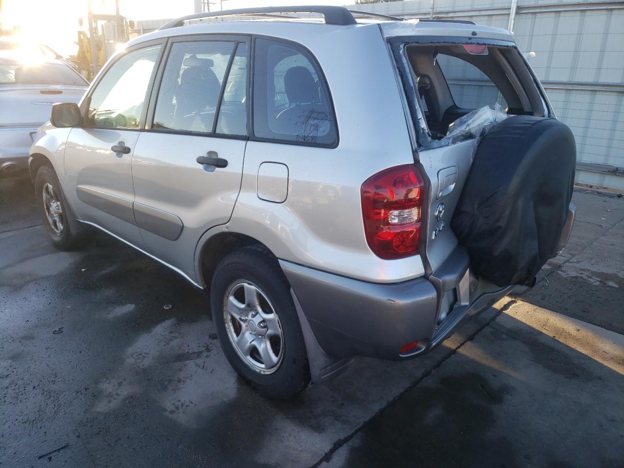 Photo 3 from auction – 2005 TOYOTA RAV4 with VIN JTEGD20VX50071638