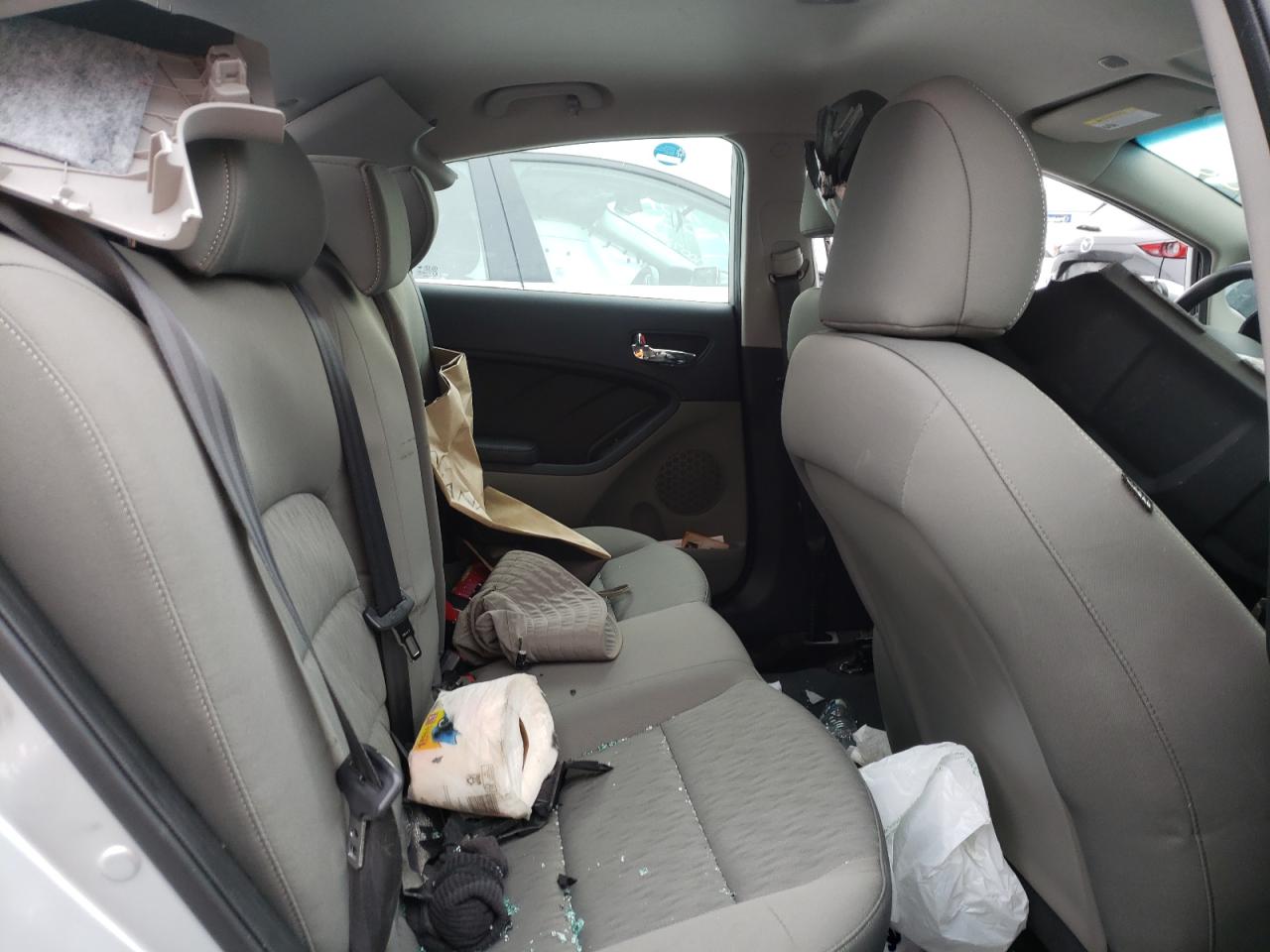 Photo 6 from auction – 2015 KIA FORTE LX with VIN KNAFK4A68F5417616
