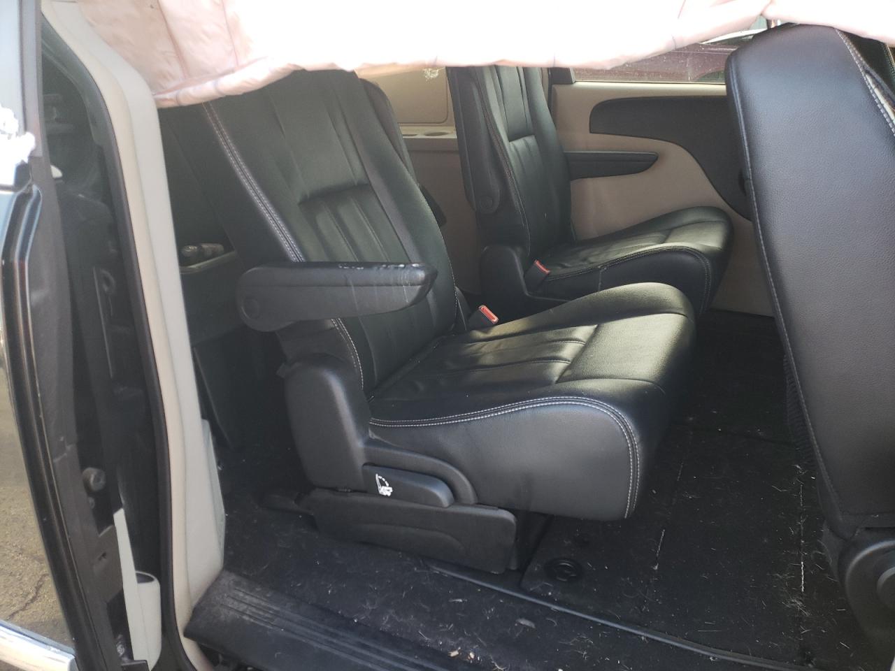 Photo 6 from auction – 2016 CHRYSLER TOWN & COU with VIN 2C4RC1BG7GR286797