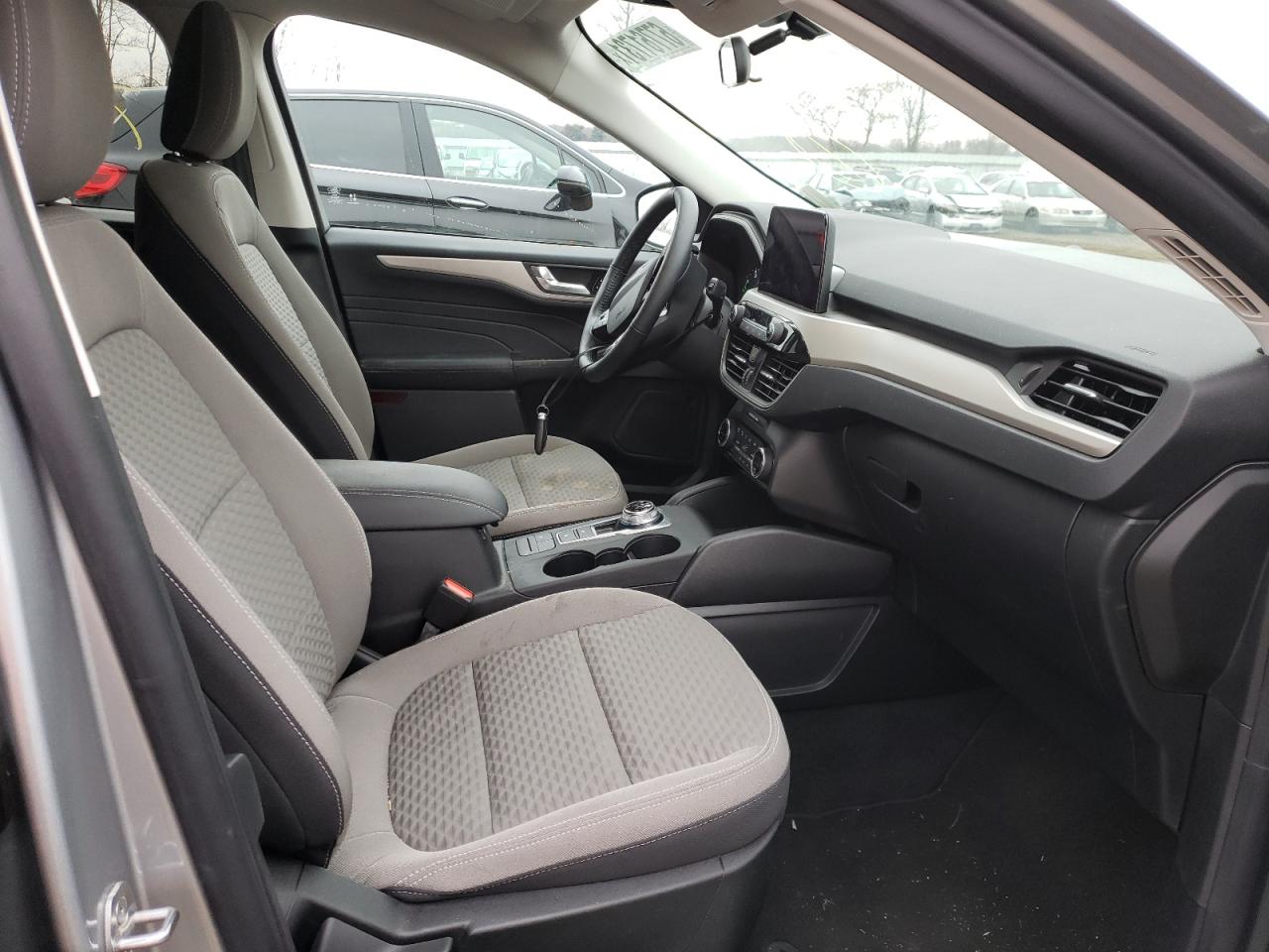 Photo 5 from auction – 2021 FORD ESCAPE SE with VIN 1FMCU9BZ9MUA30657