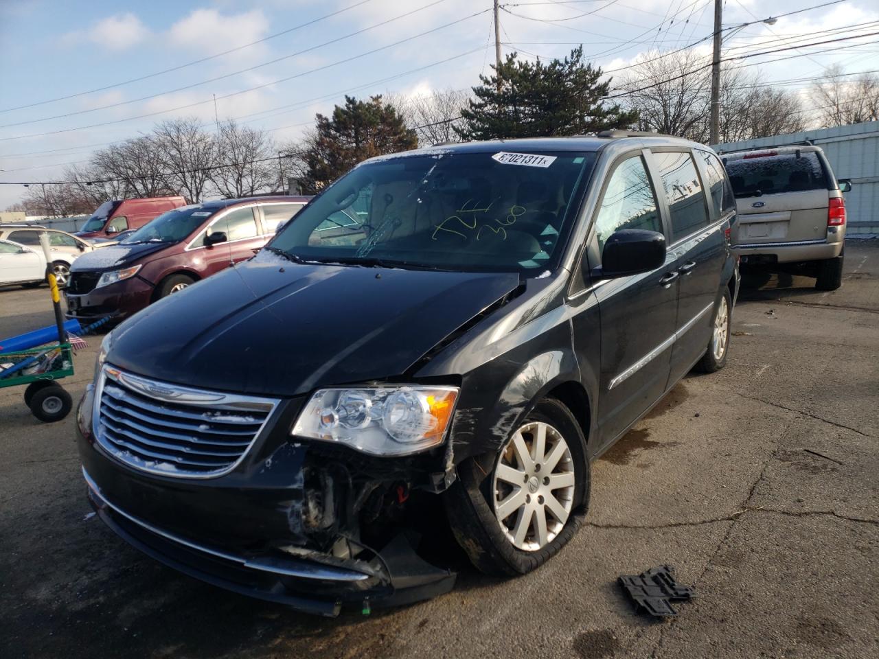 Photo 2 from auction – 2016 CHRYSLER TOWN & COU with VIN 2C4RC1BG7GR286797