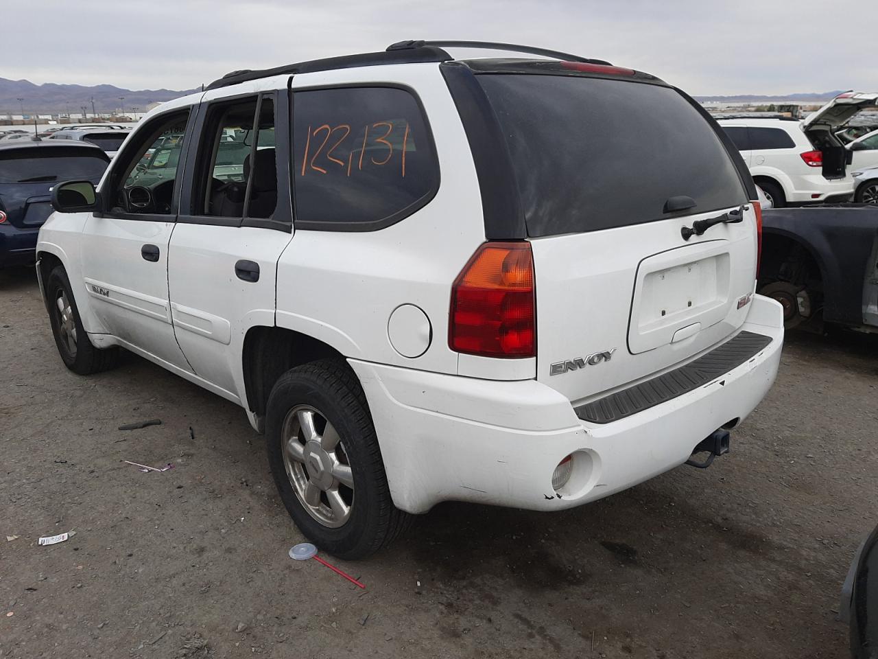 Photo 3 from auction – 2005 GMC ENVOY with VIN 1GKDT13S852137554