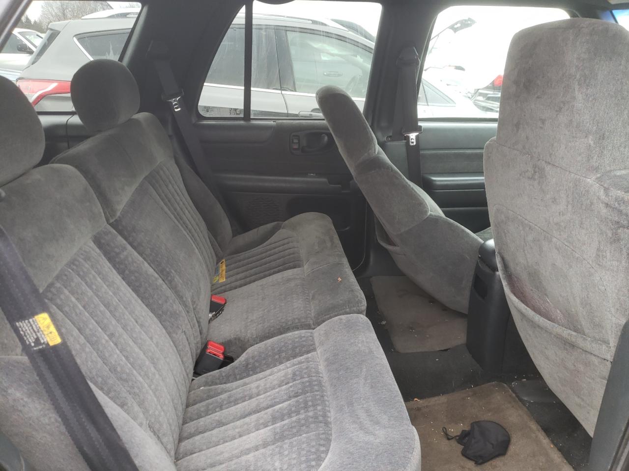 Photo 6 from auction – 2002 CHEVROLET BLAZER with VIN 1GNDT13W22K166467