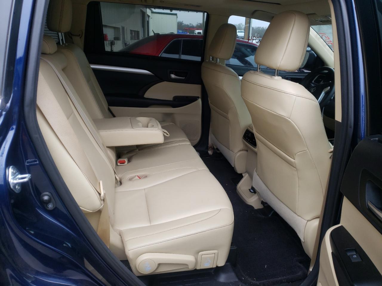 Photo 6 from auction – 2016 TOYOTA HIGHLANDER with VIN 5TDKKRFH1GS165650