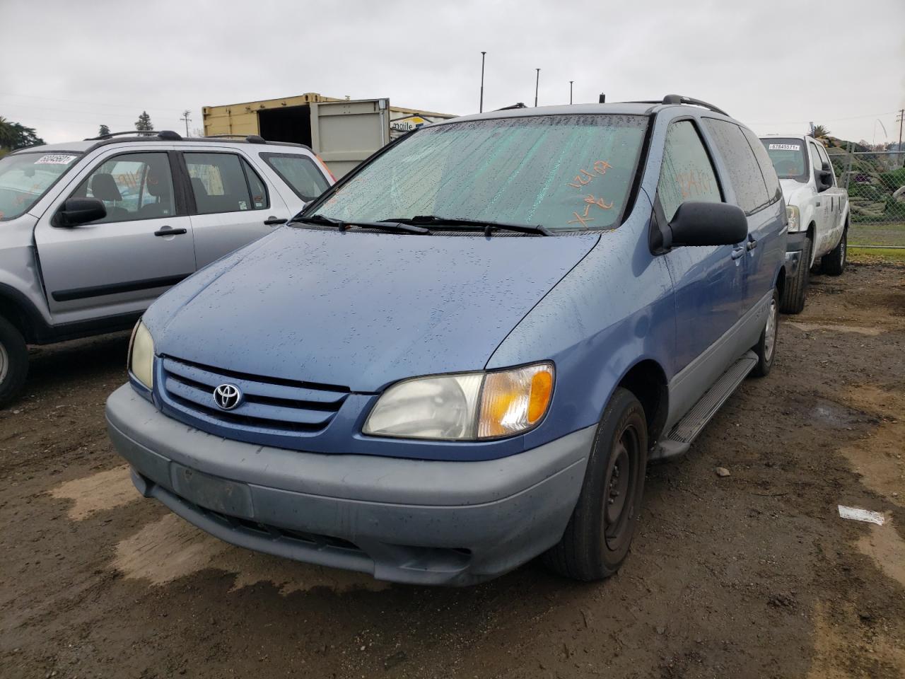 Photo 2 from auction – 2002 TOYOTA SIENNA LE with VIN 4T3ZF13C32U501027