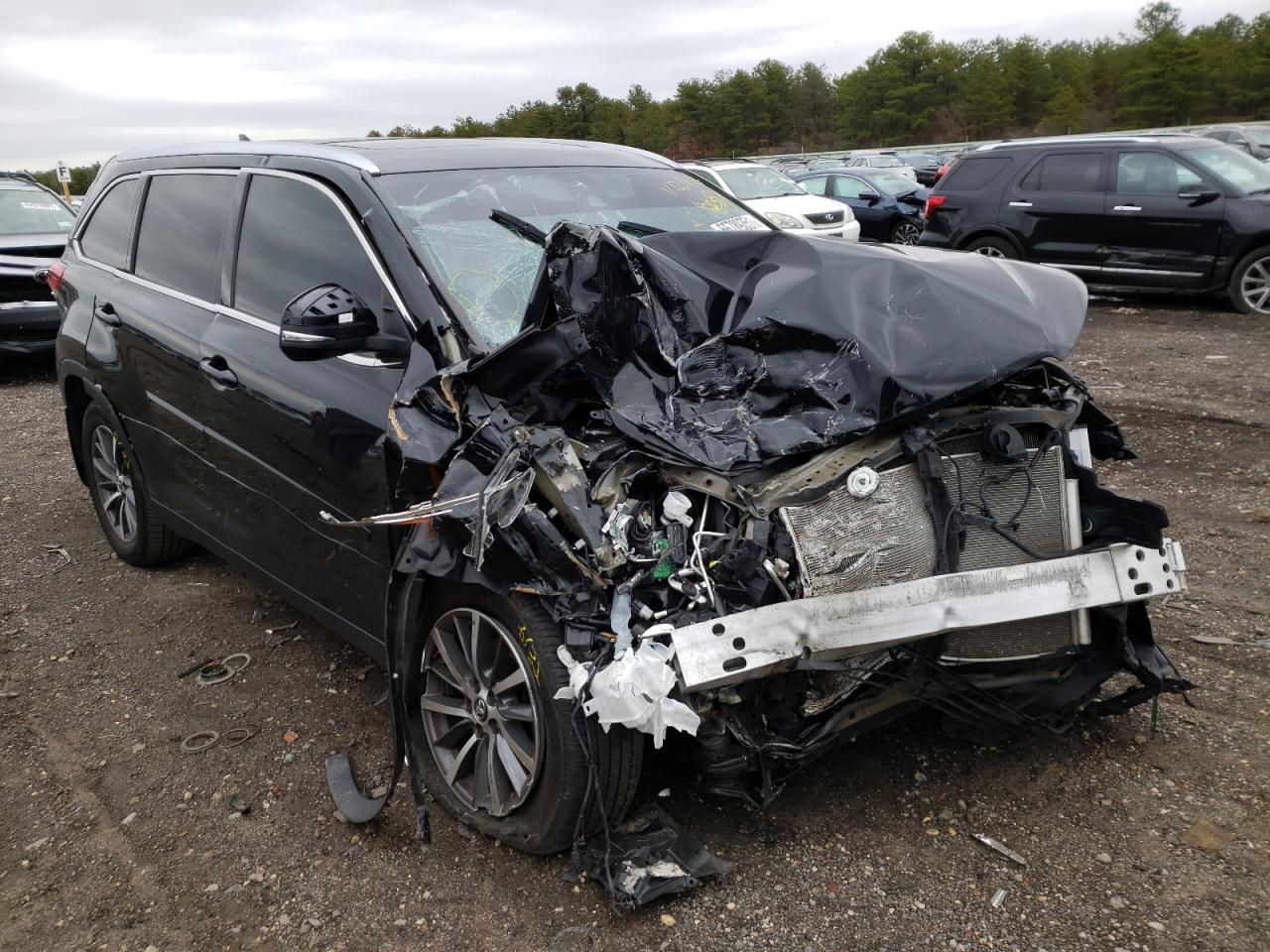 Photo 1 from auction – 2019 TOYOTA HIGHLANDER with VIN 5TDJZRFH6KS928357
