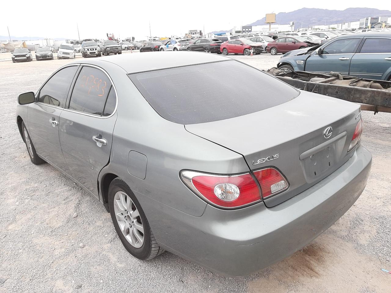 Photo 3 from auction – 2002 LEXUS ES 300 with VIN JTHBF30G320050253