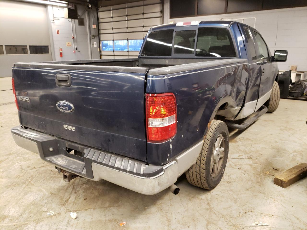 Photo 4 from auction – 2005 FORD F150 with VIN 1FTRX12W65NC09828