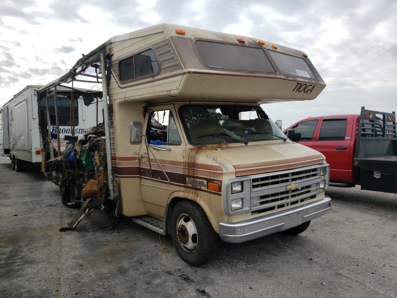 CHEVROLET VAN 30 1985 with VIN 2GBJG31M1F4147415 - Photo from auction