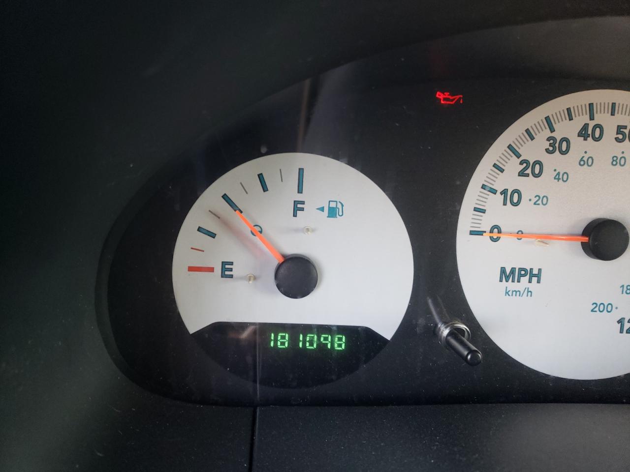 Photo 8 from auction – 2006 CHRYSLER TOWN & COU with VIN 1A4GP45RX6B746245