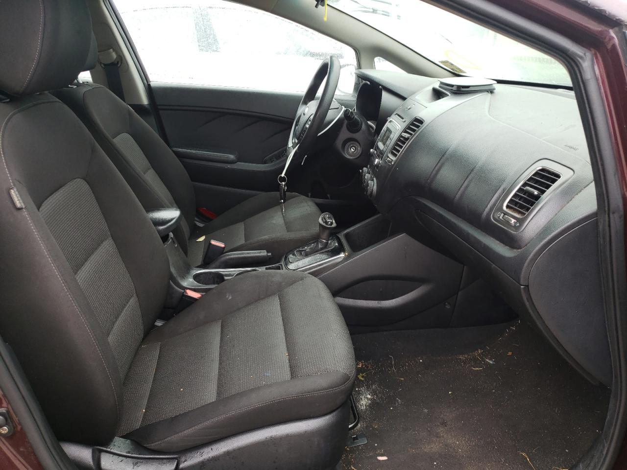 Photo 5 from auction – 2017 KIA FORTE LX with VIN 3KPFK4A70HE085903