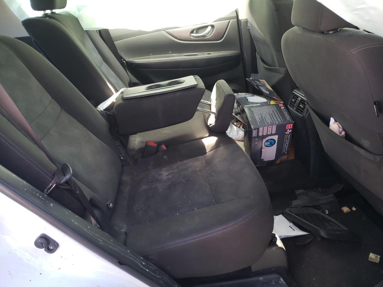 Photo 6 from auction – 2016 NISSAN ROGUE S with VIN KNMAT2MV2GP661916