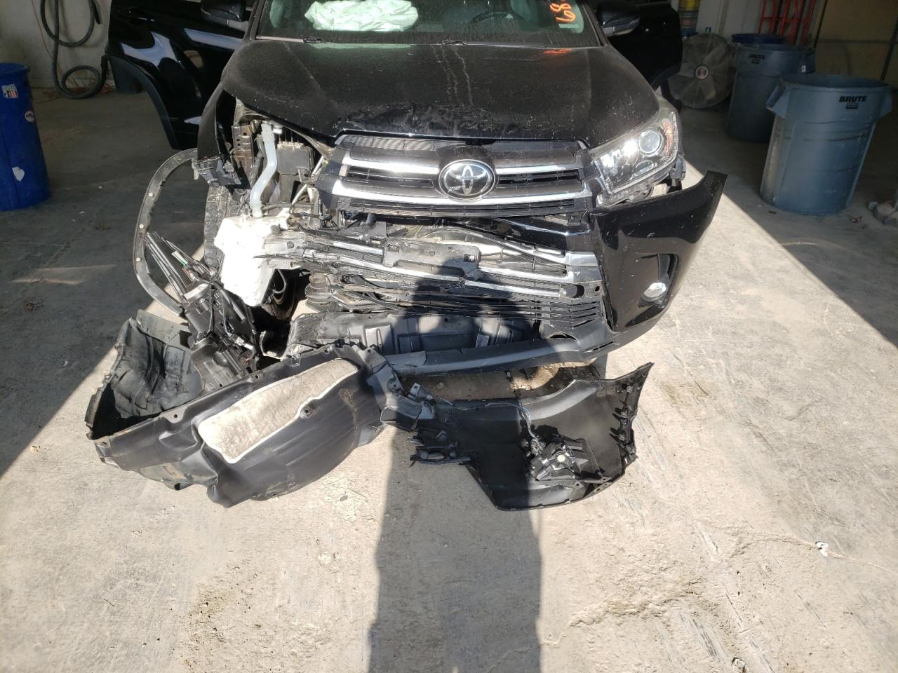 Photo 9 from auction – 2017 TOYOTA HIGHLANDER with VIN 5TDDZRFHXHS437067