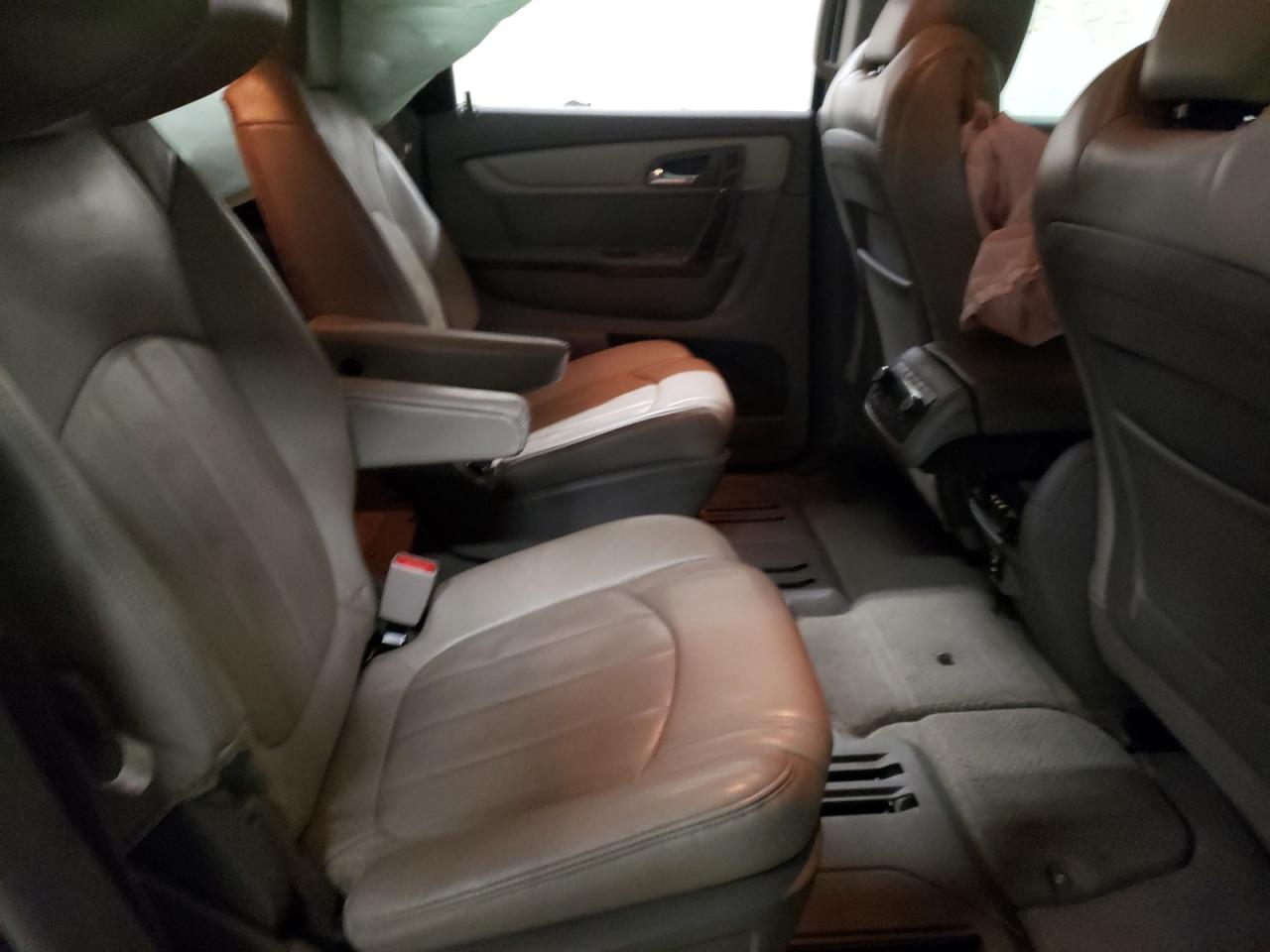 Photo 6 from auction – 2014 CHEVROLET TRAVERSE L with VIN 1GNKRJKD7EJ210270