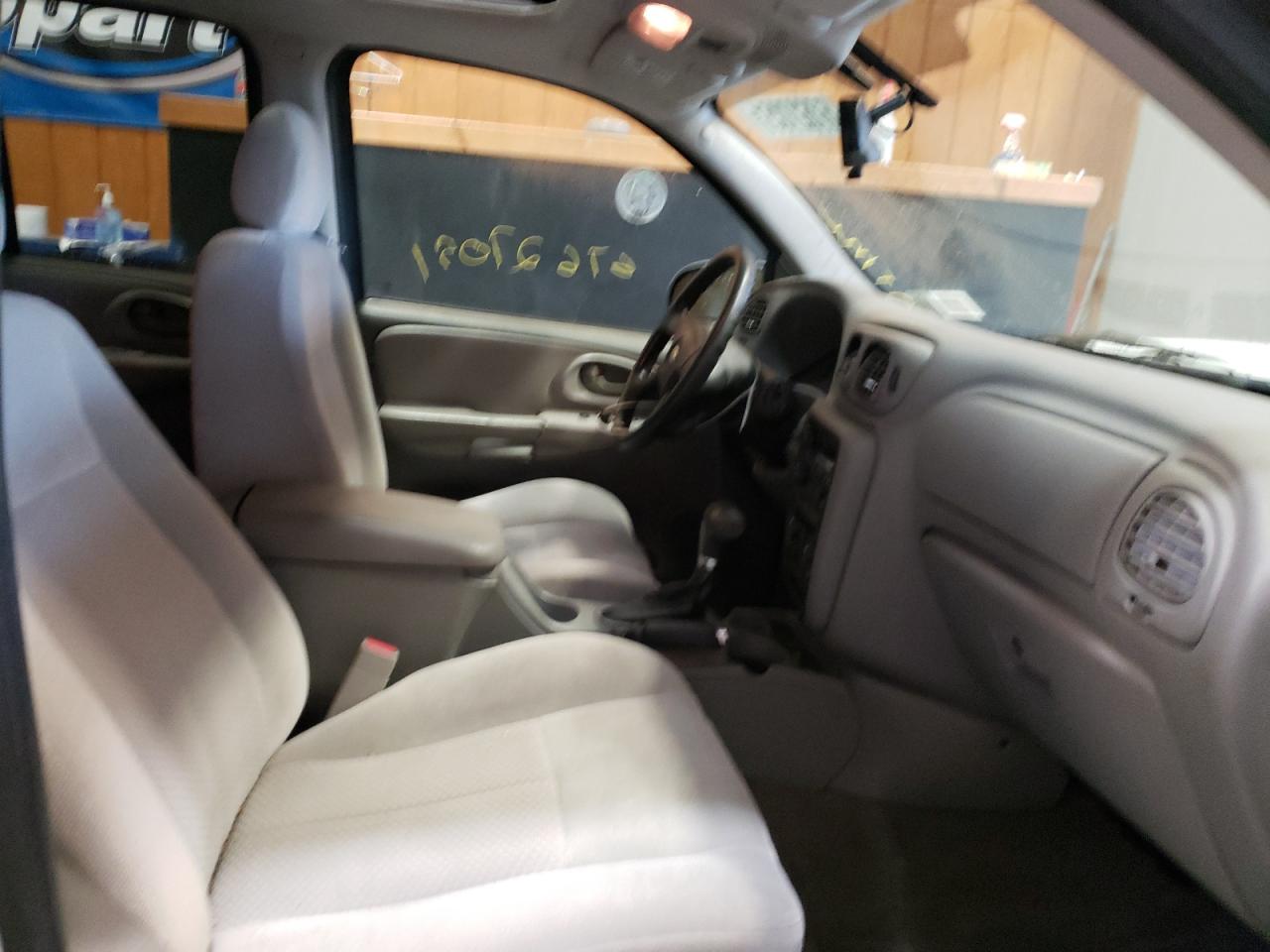 Photo 5 from auction – 2008 CHEVROLET TRAILBLAZE with VIN 1GNDT13S082241334