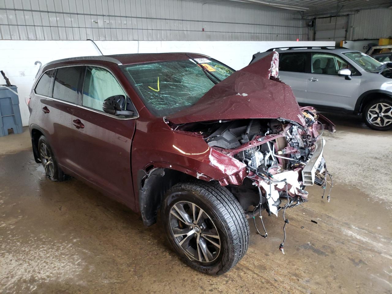 TOYOTA HIGHLANDER 2016 with VIN 5TDJKRFH5GS242208 - Photo from auction