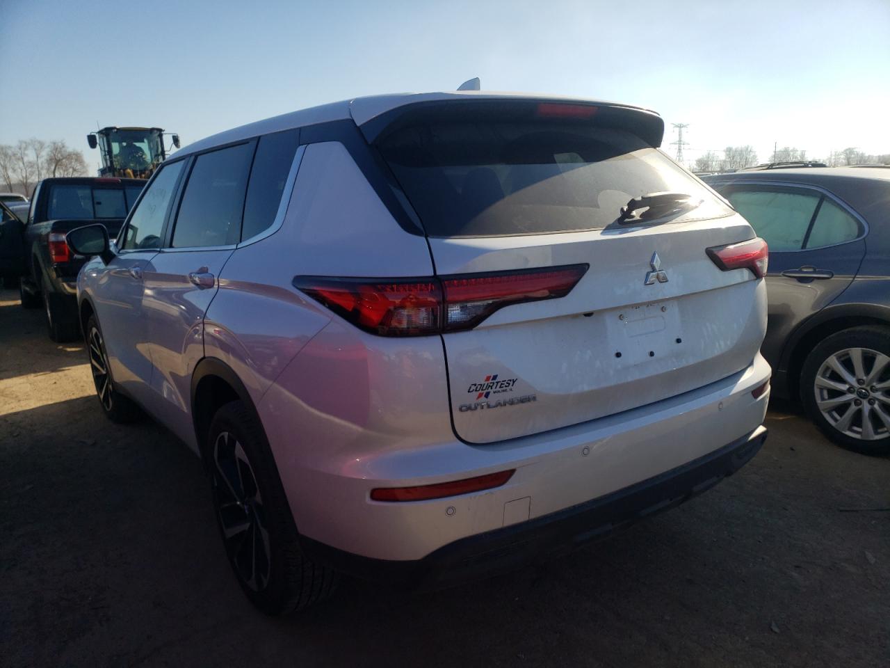 Photo 3 from auction – 2022 MITSUBISHI OUTLANDER with VIN JA4J4TA83NZ027379
