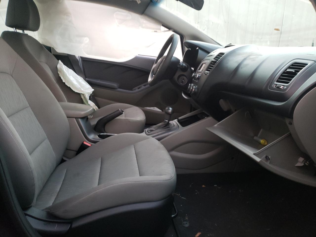 Photo 5 from auction – 2015 KIA FORTE LX with VIN KNAFK4A60F5400230