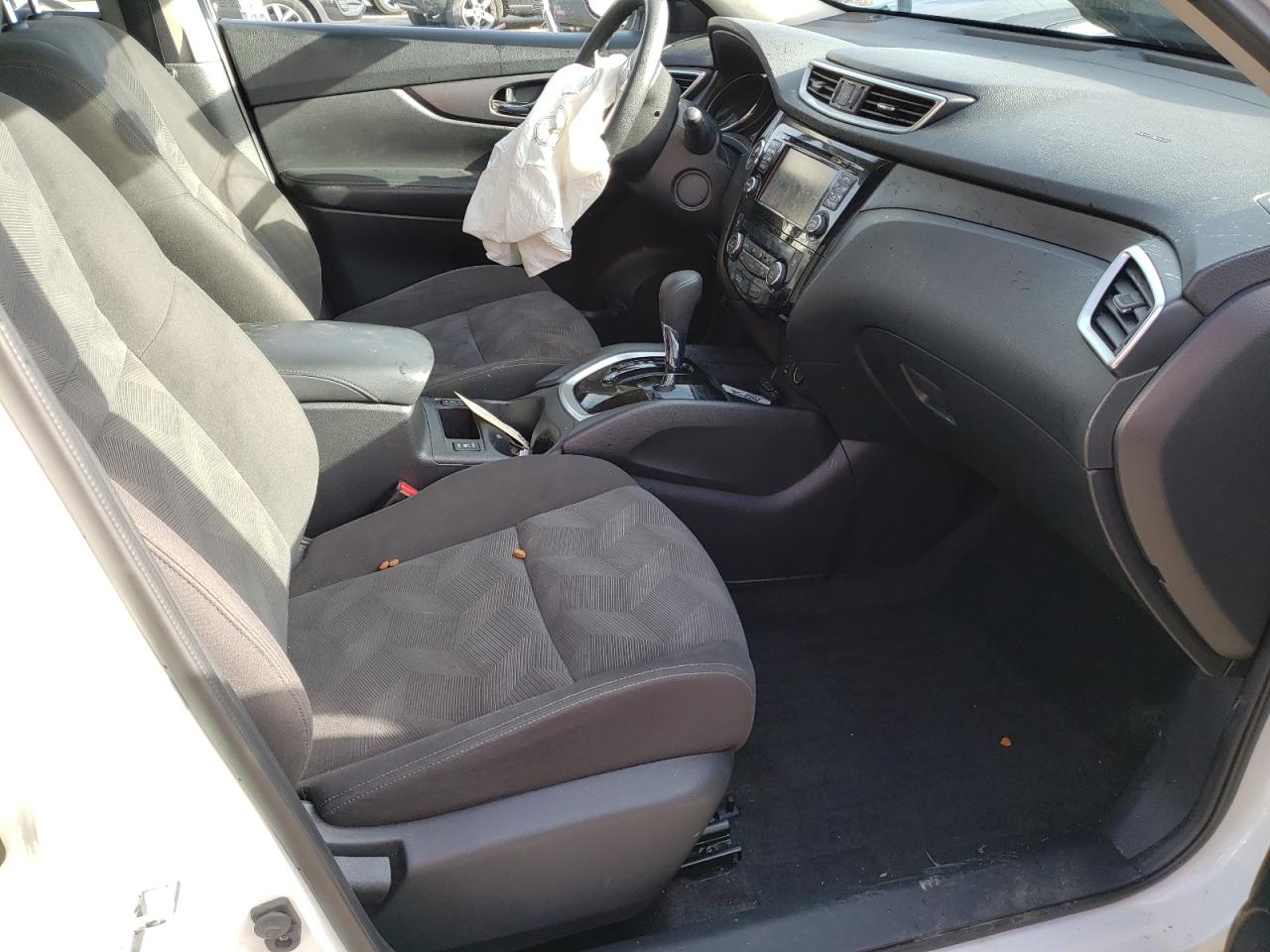 Photo 5 from auction – 2016 NISSAN ROGUE S with VIN KNMAT2MV6GP730347