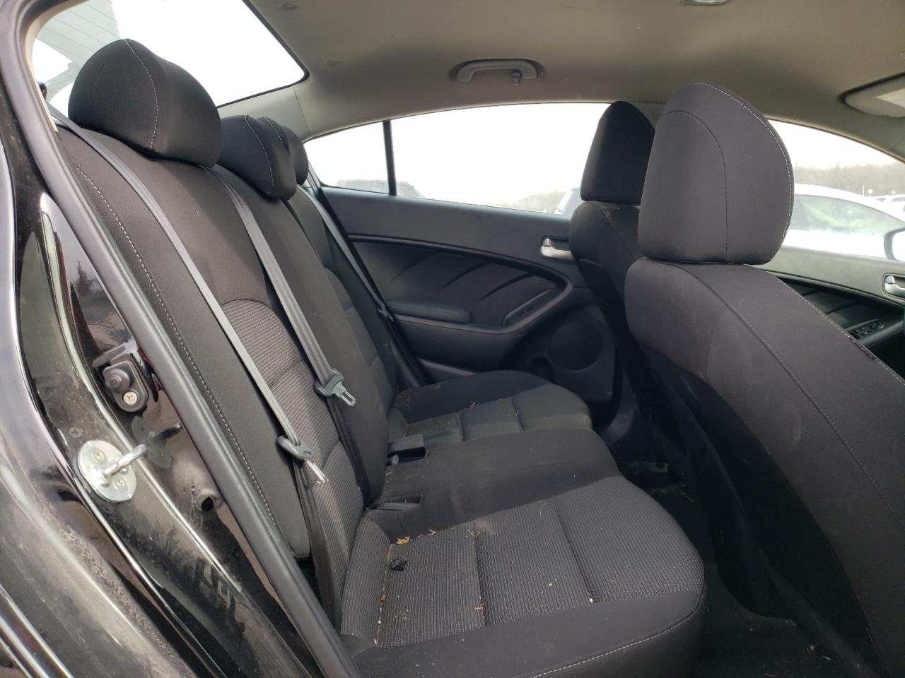 Photo 6 from auction – 2017 KIA FORTE LX with VIN 3KPFK4A71HE082444
