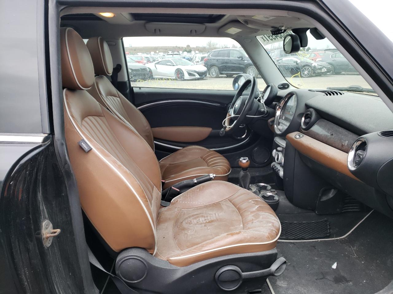 Photo 5 from auction – 2010 MINI COOPER with VIN WMWMF3C57ATU78583