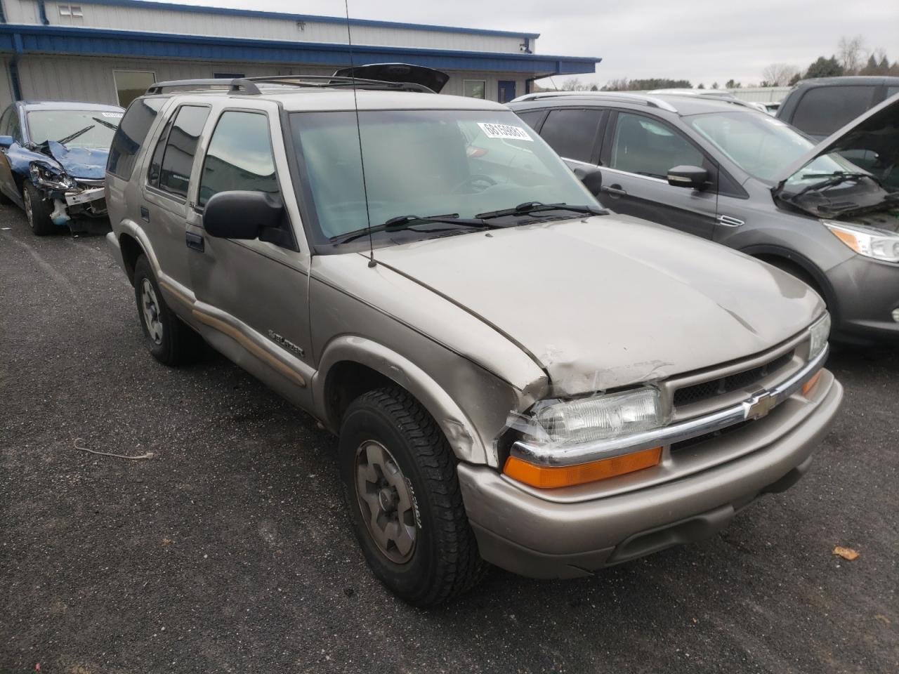 Photo 1 from auction – 2002 CHEVROLET BLAZER with VIN 1GNDT13W22K166467