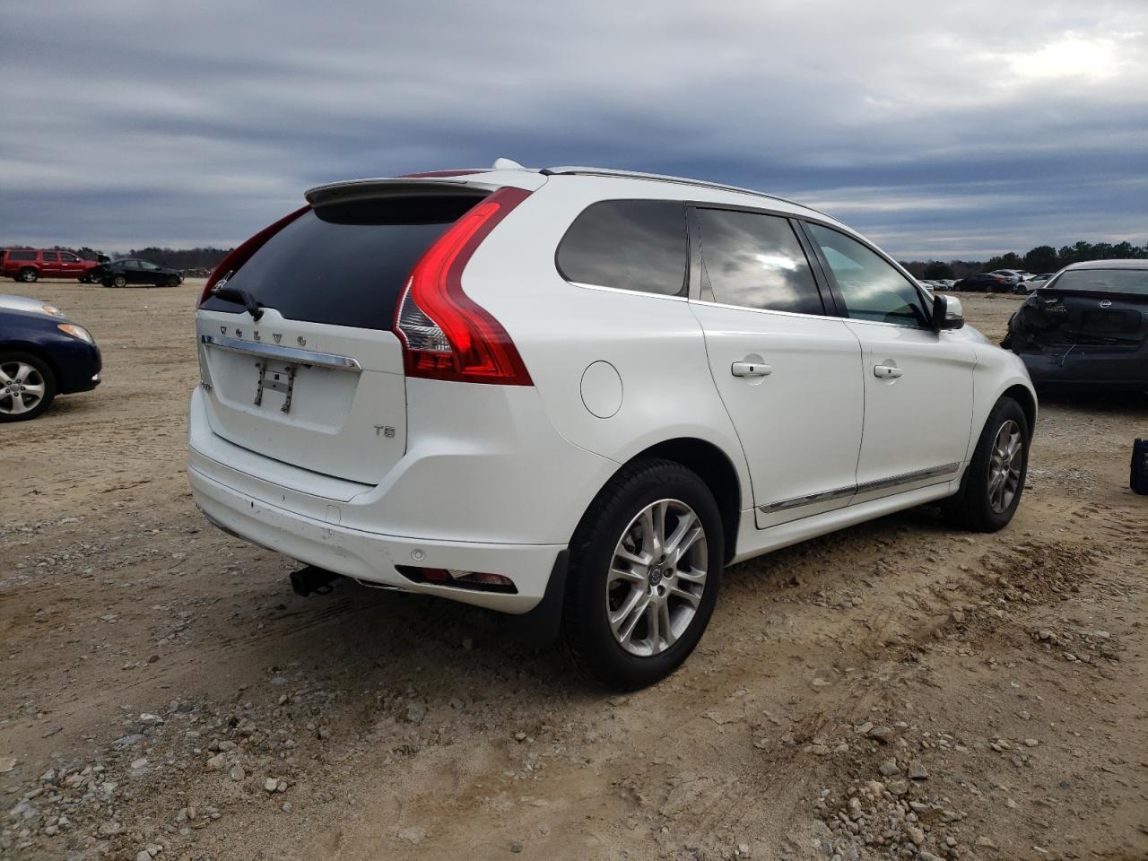 Photo 4 from auction – 2016 VOLVO XC60 T5 PR with VIN YV440MDK9G2854789